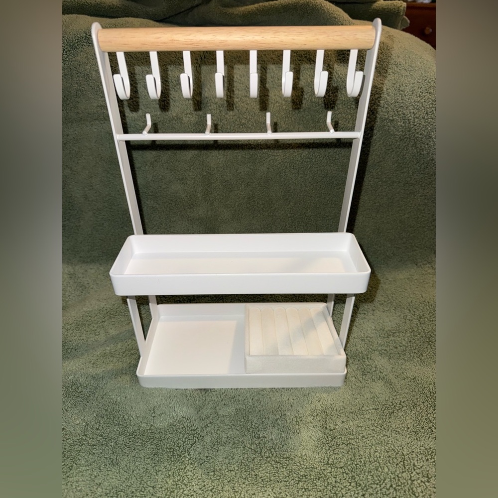 Bedside jewelry holder